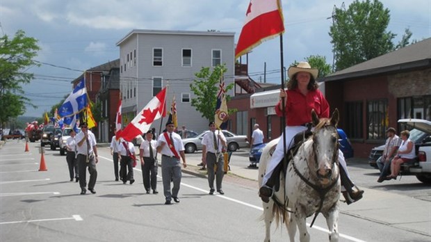 Un succès pour le défilé de la fête du Canada