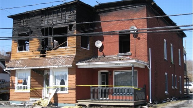 Un incendie détruit un immeuble de 4 logements sur la rue Principale Nord à Richmond