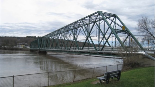 La pluie a endommagé beaucoup de chemins et le niveau de la rivière Saint-François a semé de l’inquiétude