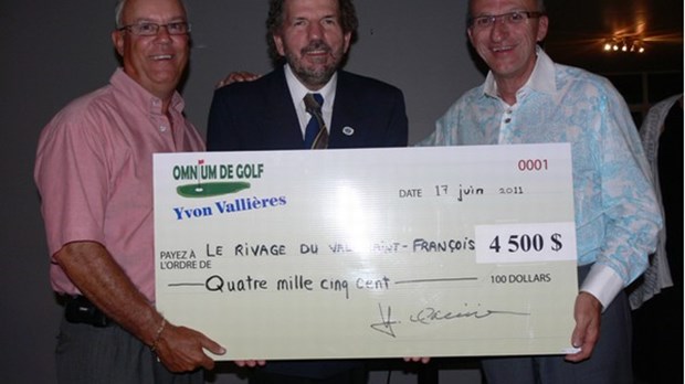 L' Ommium Yvon Vallières remets 4500$ au Rivage