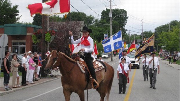 Une belle foule pour le défilé de la fête du Canada à Richmond