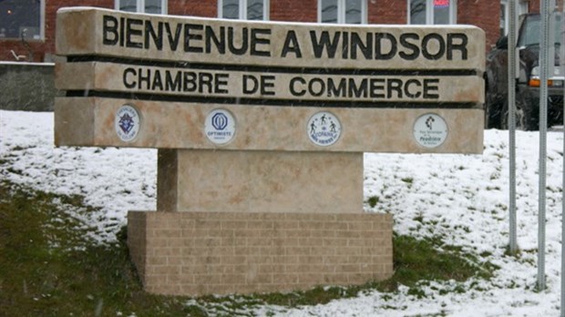 Réfection du monolithe de la Chambre de commerce régionale de Windsor