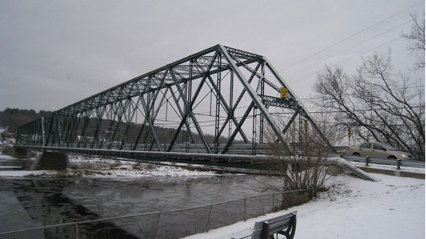 Le pont MacKenzie interdit aux véhicules lourds de plus de 12 tonnes