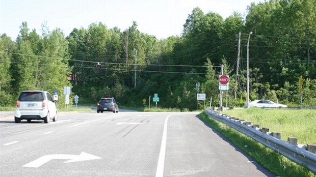 Installation de feux de circulation sur le chemin des Écossais