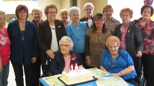 Le Cercle Jeanne Le Ber 728 des Filles d’Isabelle de Richmond souligne les 103 ans de leur doyenne !