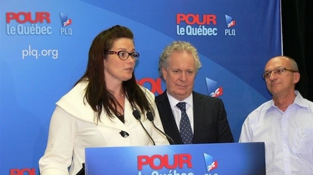 Jean Charest accueilli chaleureusement à Asbestos