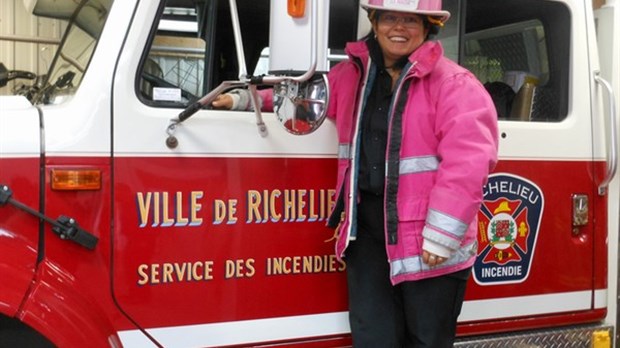 Nathalie Girouard sélectionnée pour le calendrier des Gardiens du ruban rose