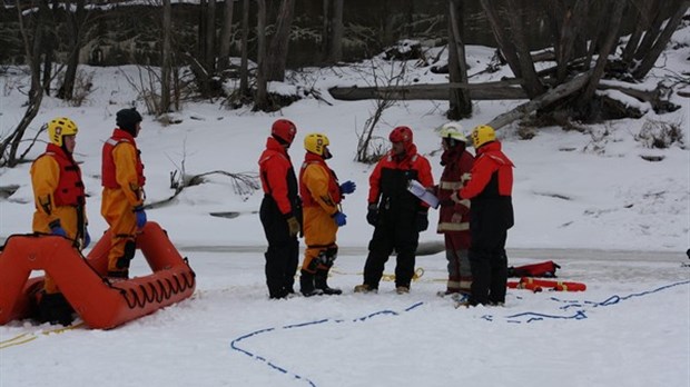 Pratique de sauvetage sur la rivière Saint-François