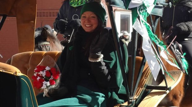 Du soleil et des sourires pour les milliers de spectateurs du défilé de la Saint-Patrick à Richmond!