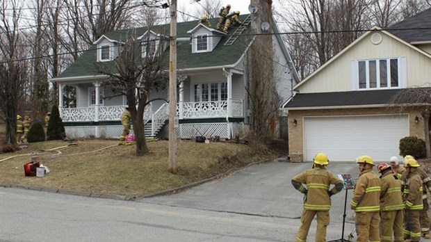 Feu de cheminée dans une maison de la 8e avenue à Windsor