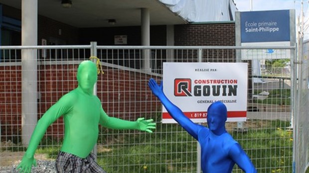 Deux adeptes des Morphsuits de passage à Windsor