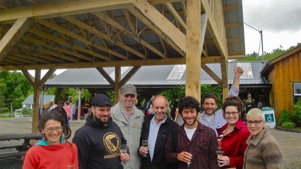 Inauguration d'un nouveau bâtiment pour le 10e anniversaire du Marché champêtre de Melbourne