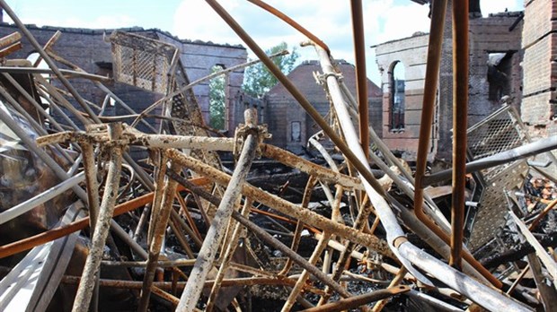 L’intérieur de l’église Saint-Philippe suite à l’incendie du 19 mai