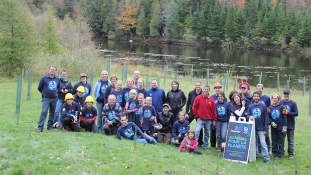 L’usine Domtar réalise une activité de reboisement au parc de la rivière Watopeka