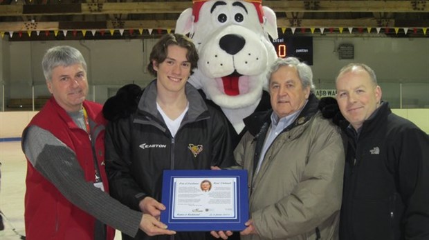 Remise du Prix d’Excellence René Thibault du Tournoi Mousquiri de Richmond