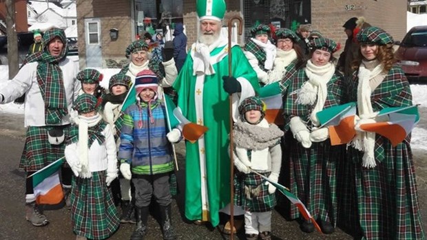 Parade de la Saint-Patrick à Richmond. Une belle journée d'hiver pour la 137e édition de la fête des irlandais