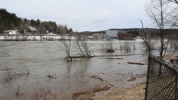 Cours d’eau, lacs et rivières sous surveillance, selon les régions