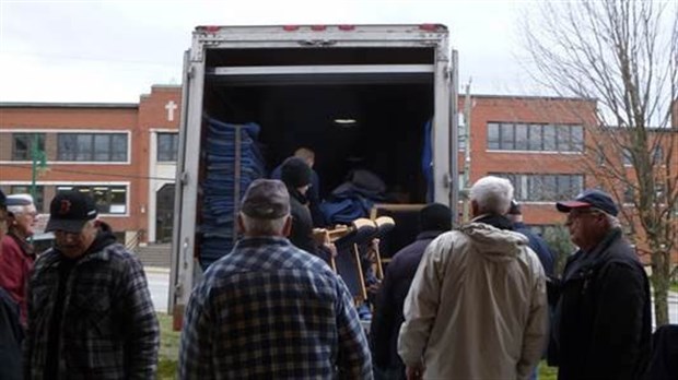 Vidéo de l’arrivée des bancs de notre nouvelle église St-Philippe