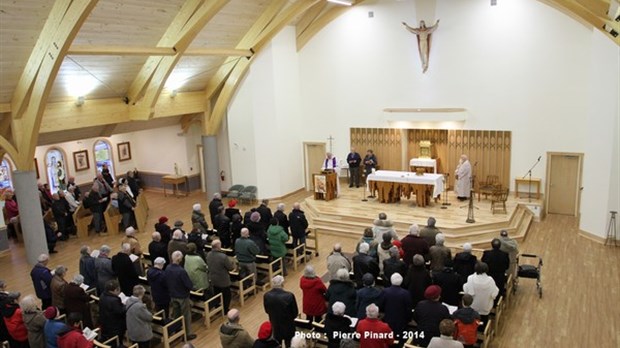 Première messe célébrée dans la nouvelle église de Windsor