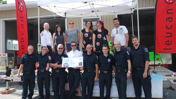 Les pompiers, le maire et un conseiller de Saint-Denis soutiennent Leucan