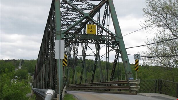 Nettoyage du pont Mackenzie à Richmond