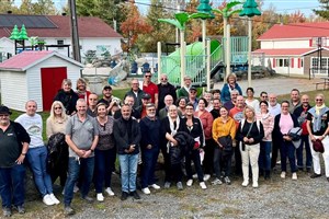 Un groupe de gestionnaires de camping français de passage dans la région