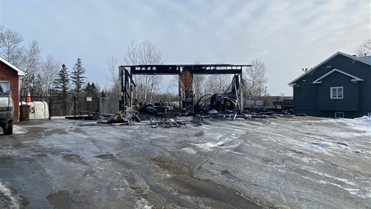 Un garage prend feu à Val-Joli