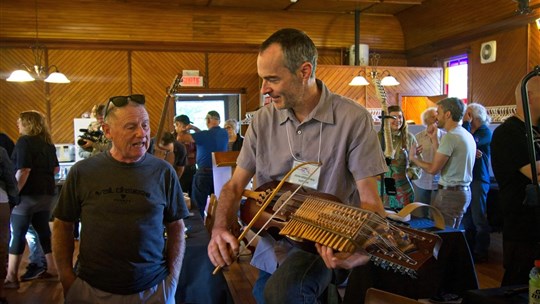 Deux jours d’activités au deuxième Salon de la lutherie