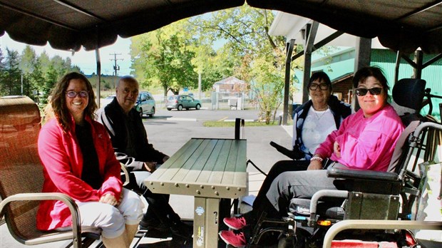 Une balançoire « inclusive » installée au parc Floral à Val-Joli