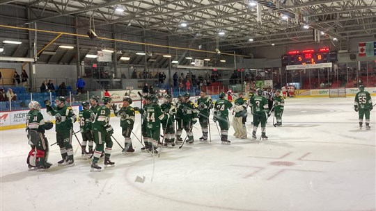 Le Desjardins – Wild bat Saint-Cyrille et prend seul le premier rang